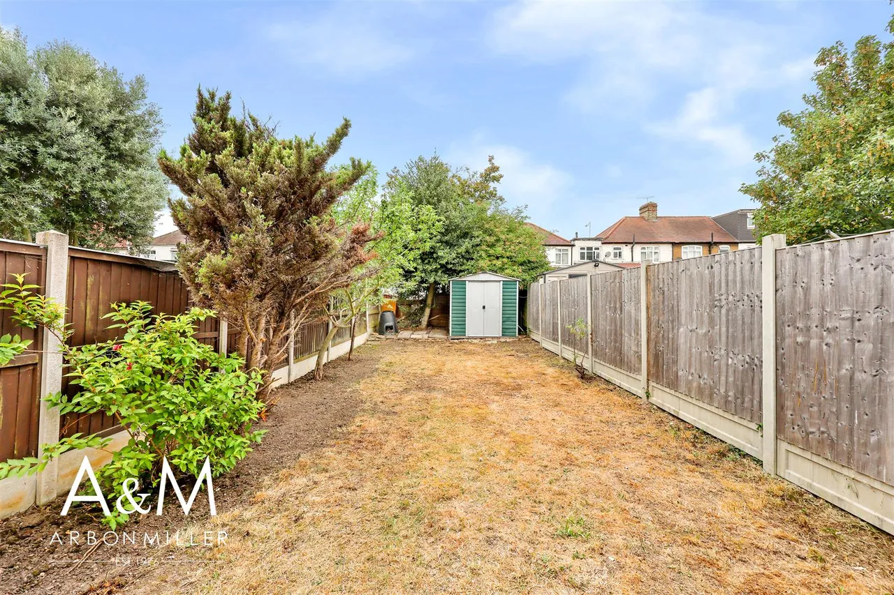 Heybridge Drive, Barkingside, Essex, Ilford, IG61PE, photo 19