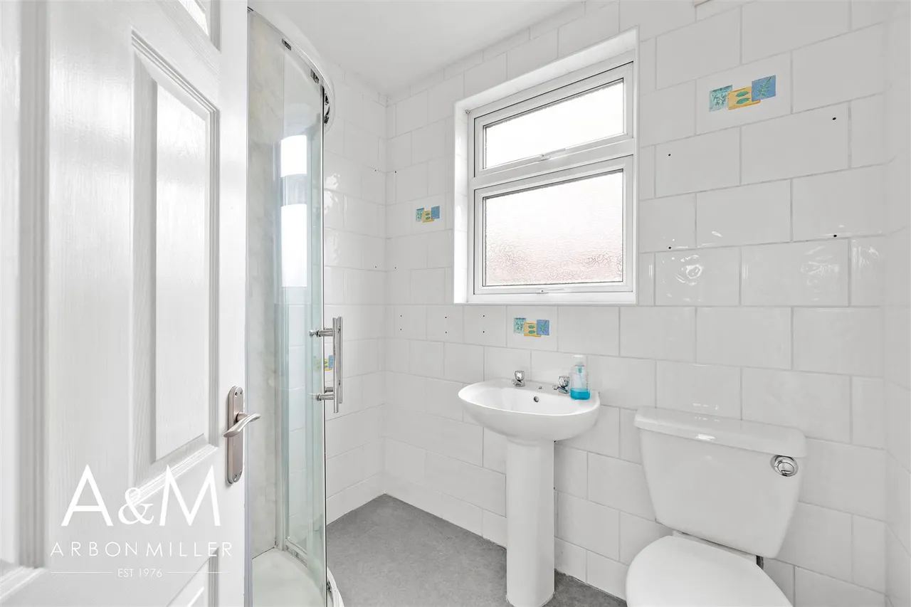 Heybridge Drive, Barkingside, Essex, Ilford, IG61PE, photo 17