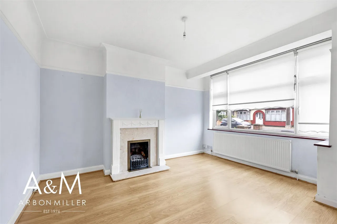 Heybridge Drive, Barkingside, Essex, Ilford, IG61PE, photo 2