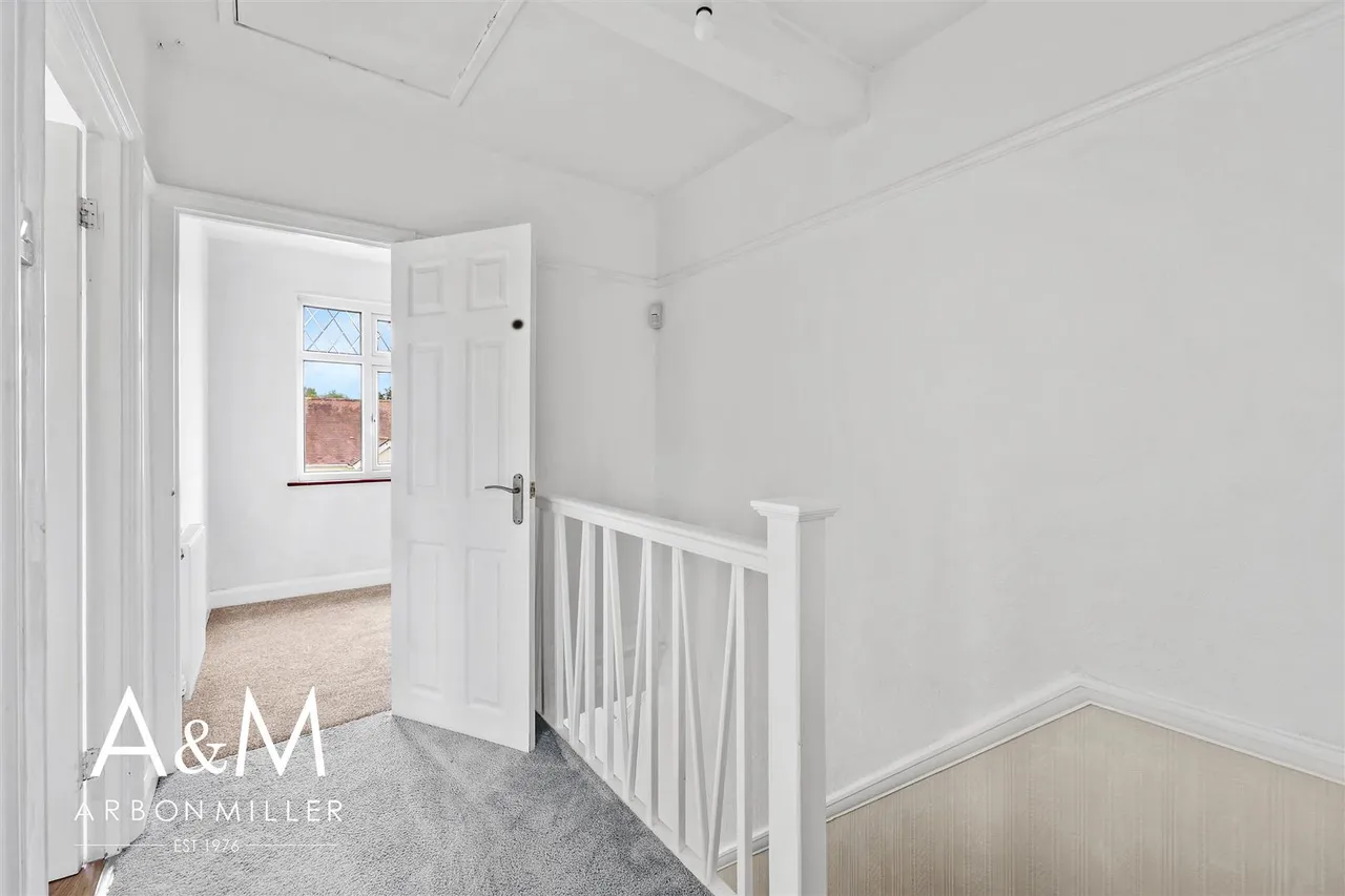 Heybridge Drive, Barkingside, Essex, Ilford, IG61PE, photo 12
