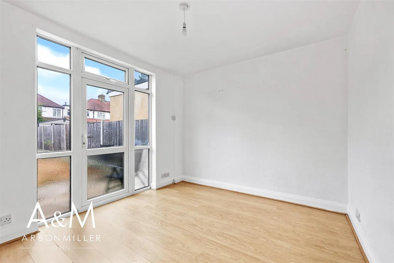 Heybridge Drive, Barkingside, Essex, Ilford, IG61PE, photo 9