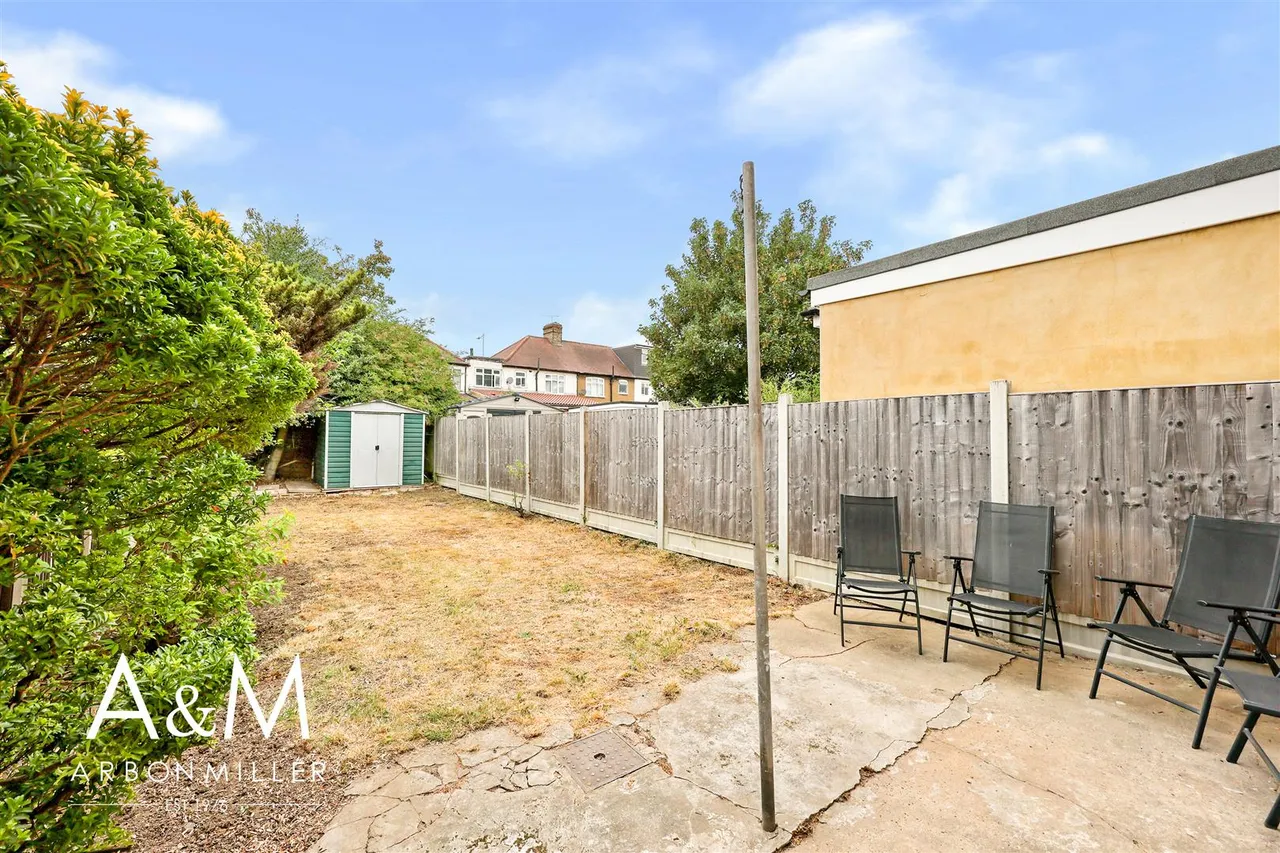 Heybridge Drive, Barkingside, Essex, Ilford, IG61PE, photo 18