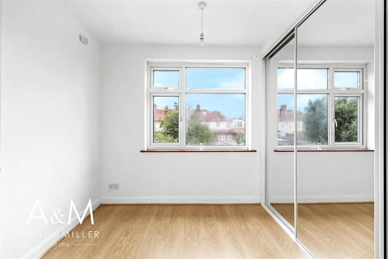 Heybridge Drive, Barkingside, Essex, Ilford, IG61PE, photo 15