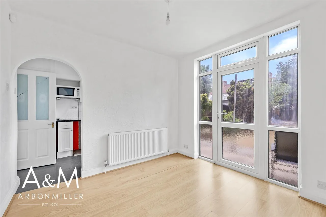 Heybridge Drive, Barkingside, Essex, Ilford, IG61PE, photo 10