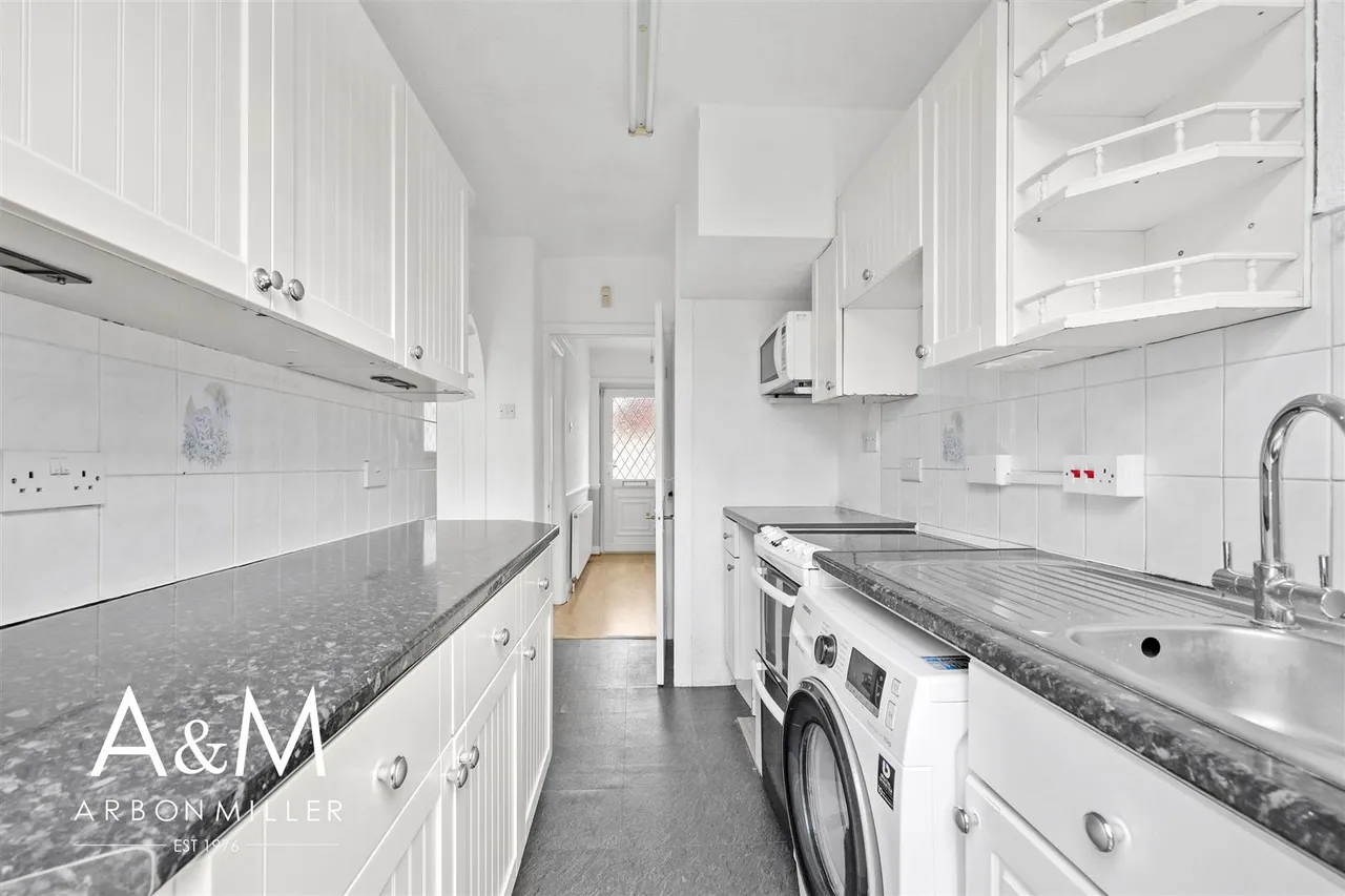 Heybridge Drive, Barkingside, Essex, Ilford, IG61PE, photo 7