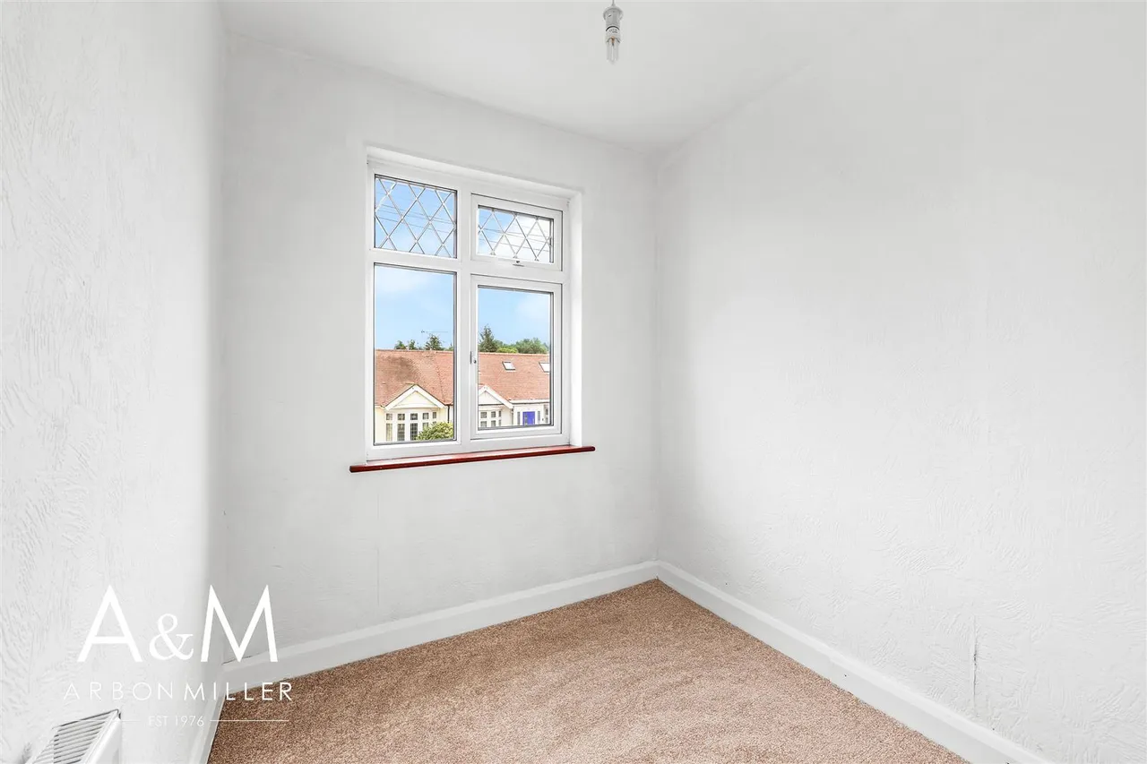 Heybridge Drive, Barkingside, Essex, Ilford, IG61PE, photo 16