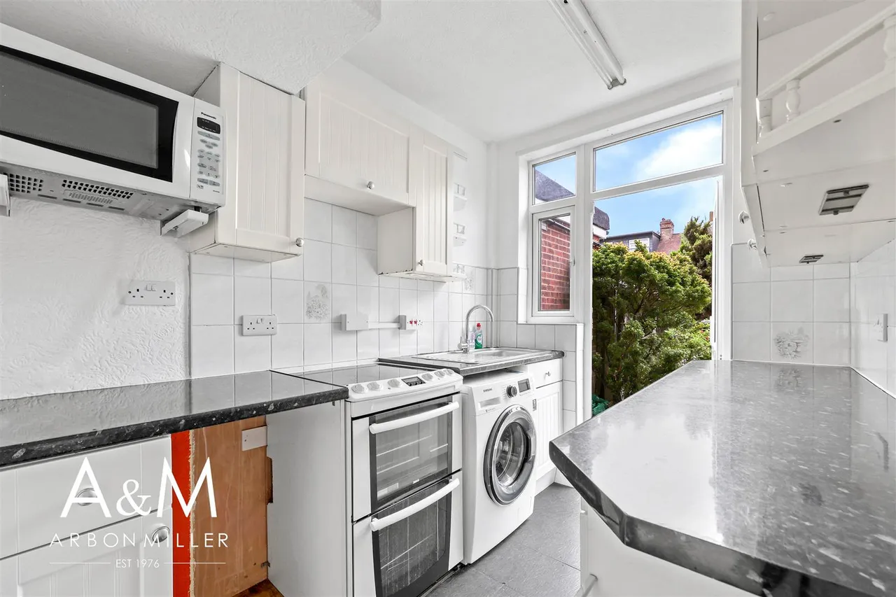 Heybridge Drive, Barkingside, Essex, Ilford, IG61PE, photo 6