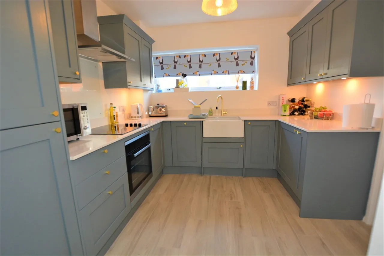 3 bed flat for sale — Grove Court, Beaconsfield, HP9
