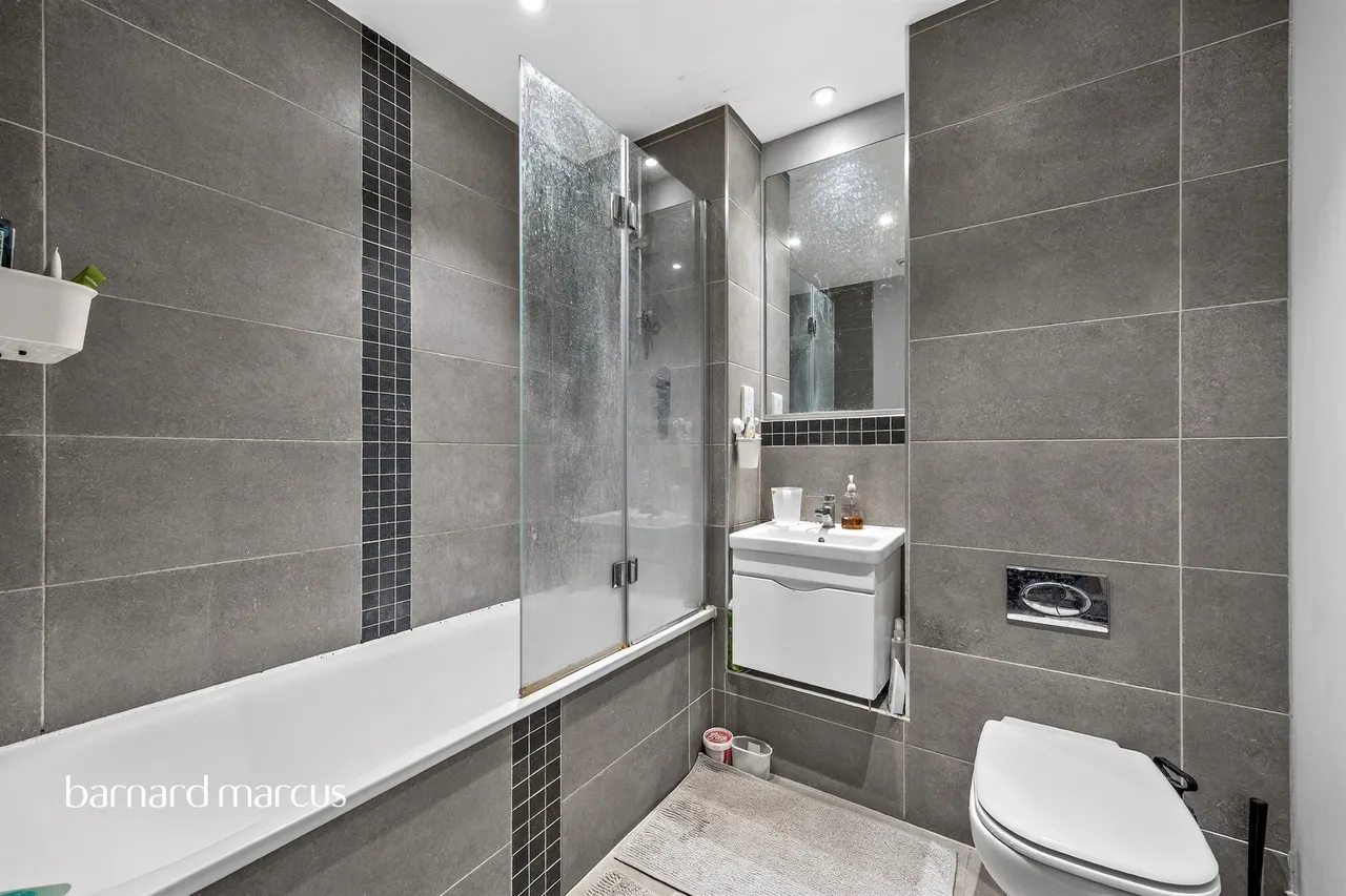 Cavalier Close, Wallington, SM6, photo 6
