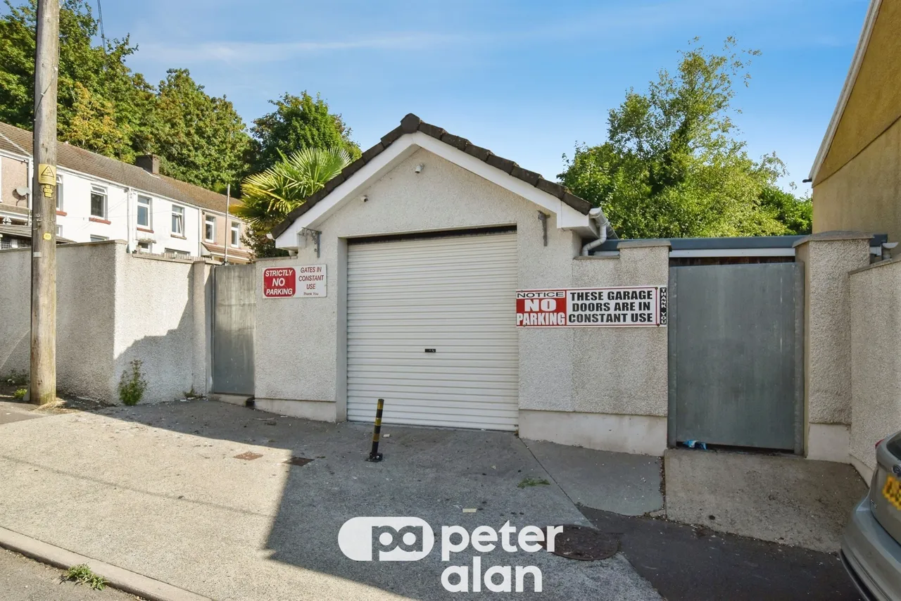 Cleighton Terrace, Neath, SA10, photo 10
