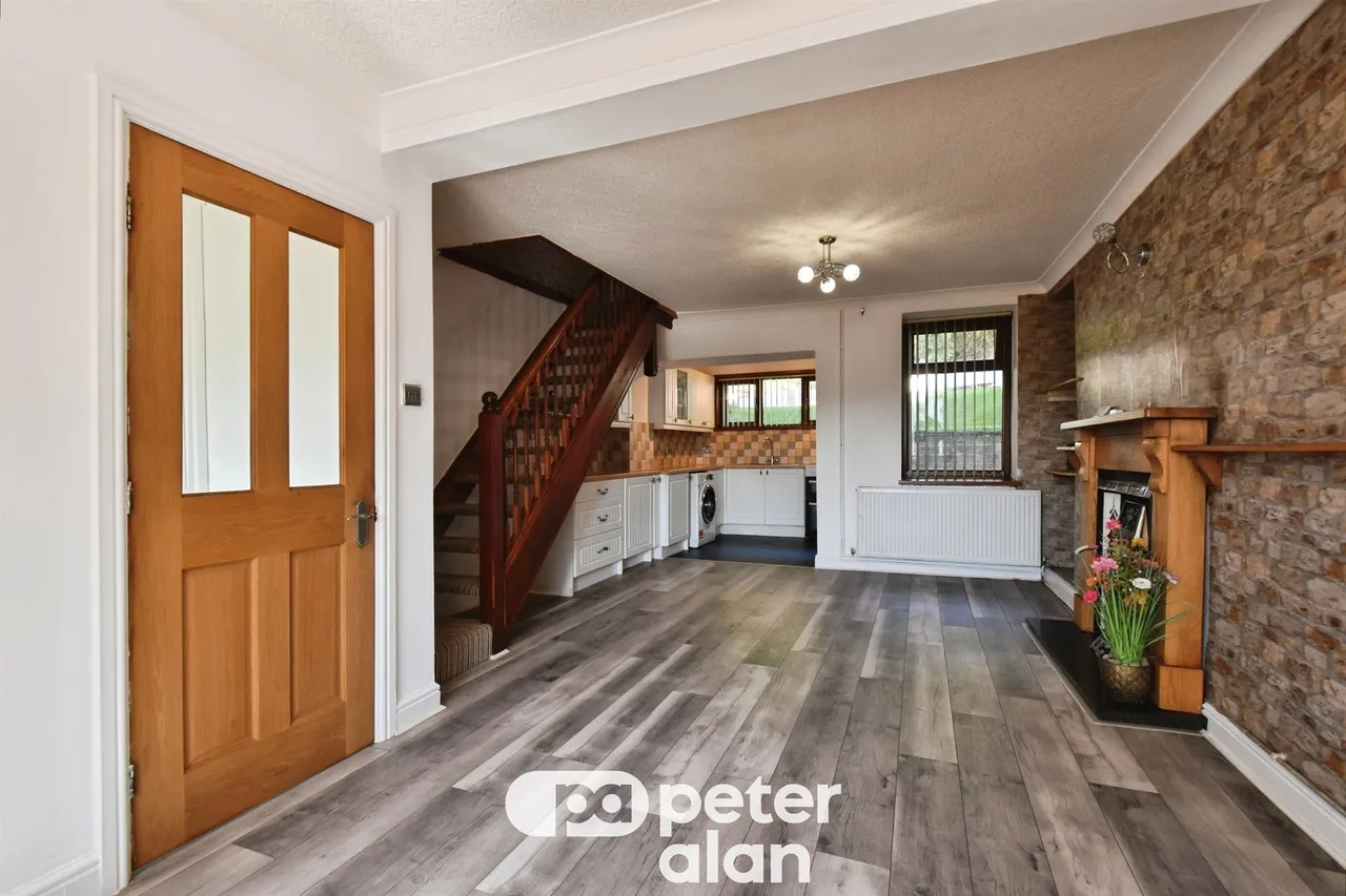 Cleighton Terrace, Neath, SA10, photo 21