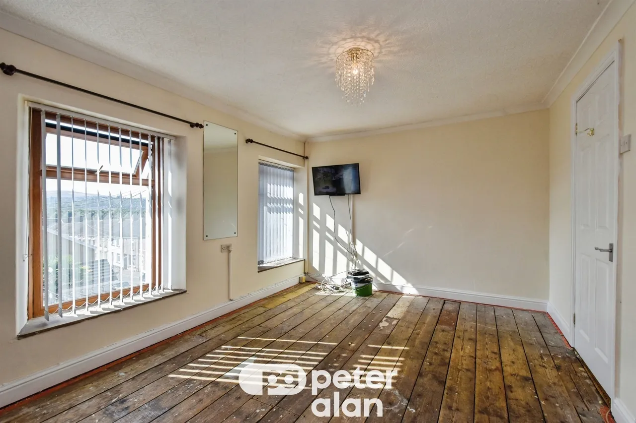 Cleighton Terrace, Neath, SA10, photo 12