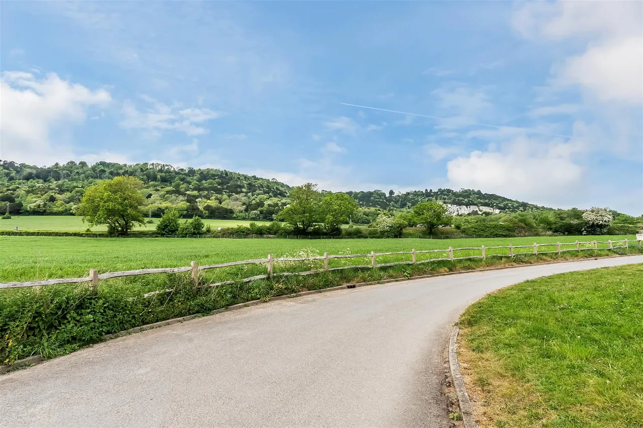 Chalkpit Lane, Betchworth, RH3, photo 2