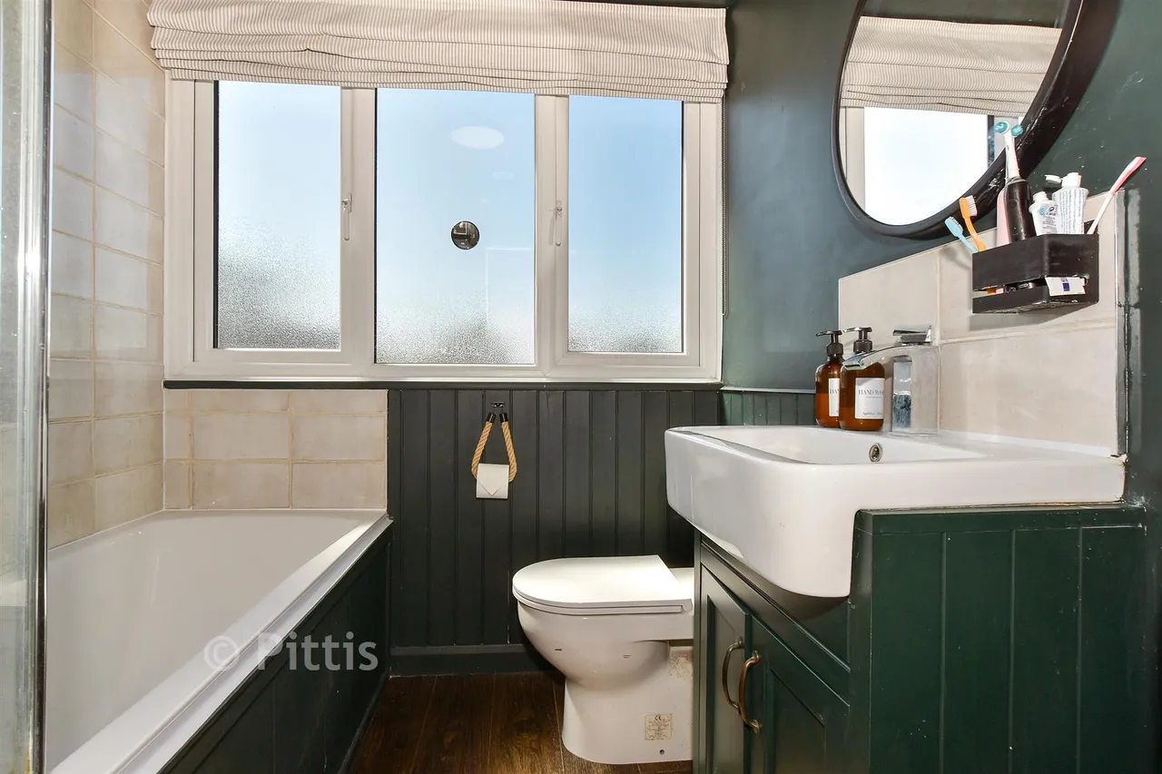 Pellhurst Road, Ryde, PO33, photo 16