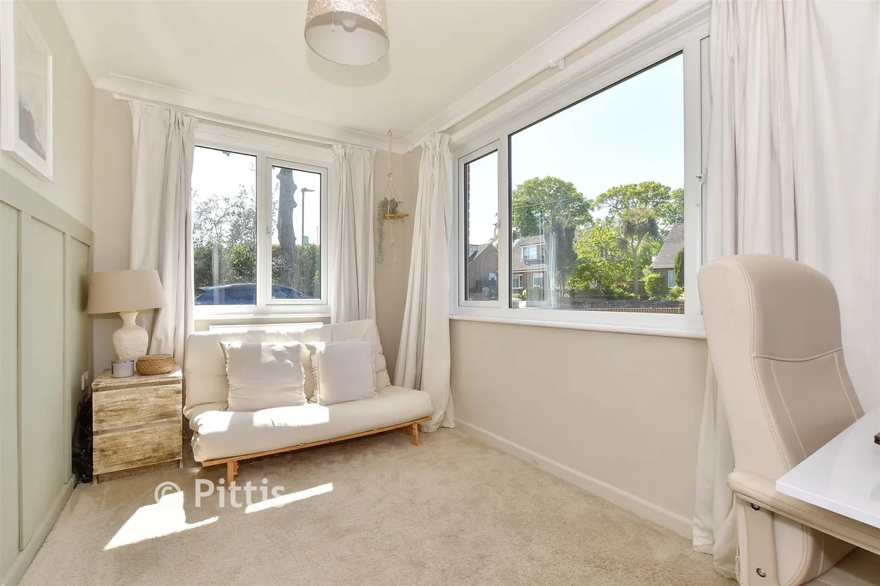 Pellhurst Road, Ryde, PO33, photo 13