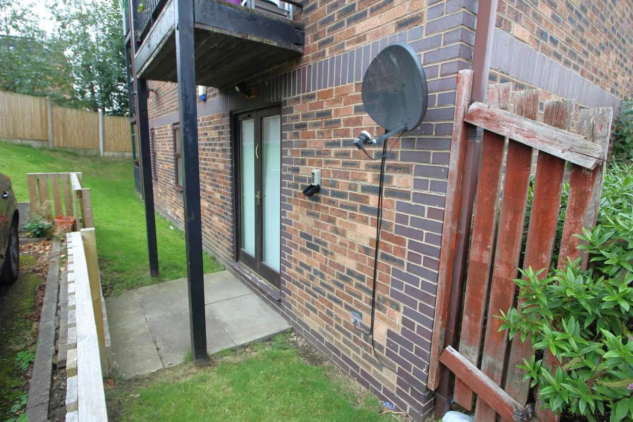 Carrbrook Drive, Royton, OL2, photo 9