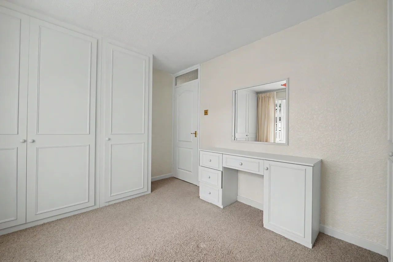 The Yews, Oadby, LE2, photo 17