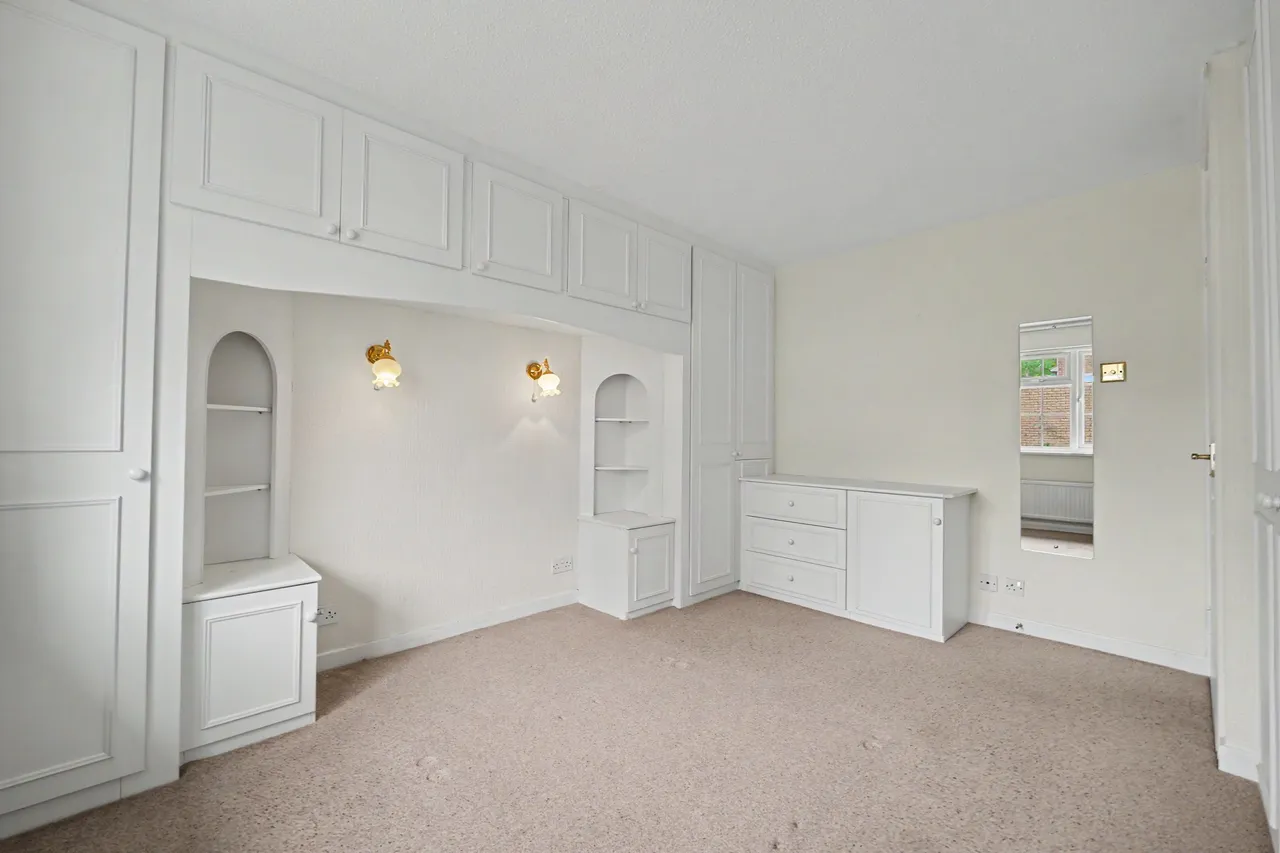 The Yews, Oadby, LE2, photo 15