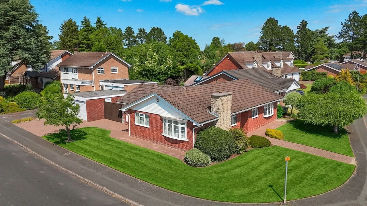 The Yews, Oadby, LE2, photo 4