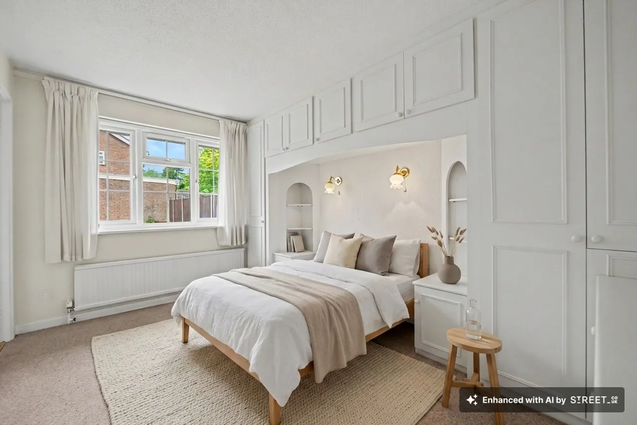 The Yews, Oadby, LE2, photo 13