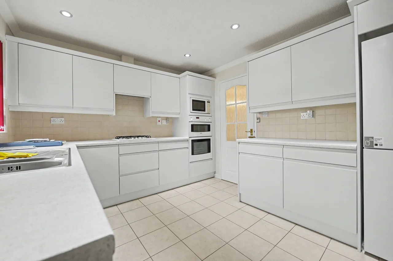 The Yews, Oadby, LE2, photo 6