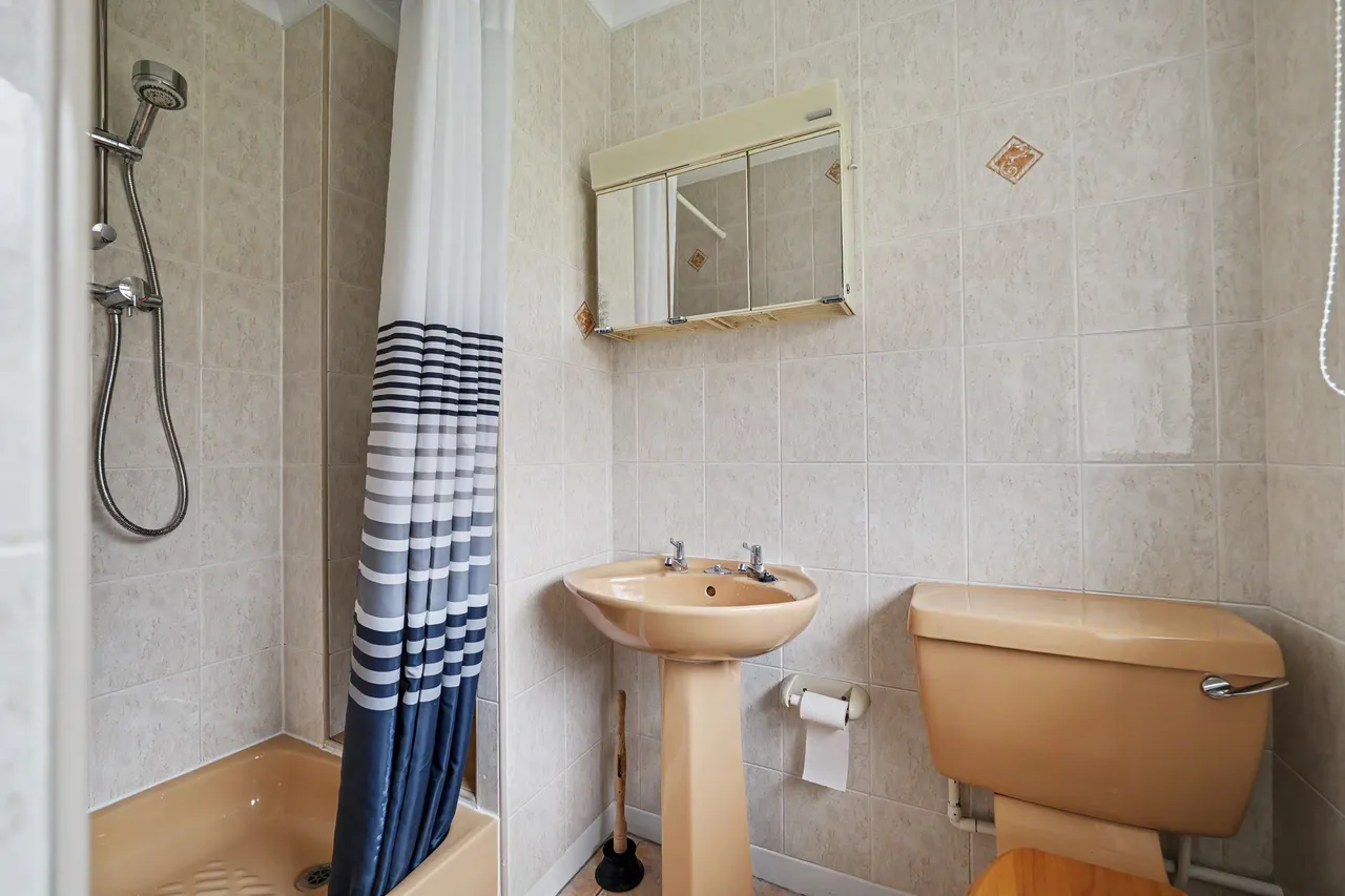 The Yews, Oadby, LE2, photo 16