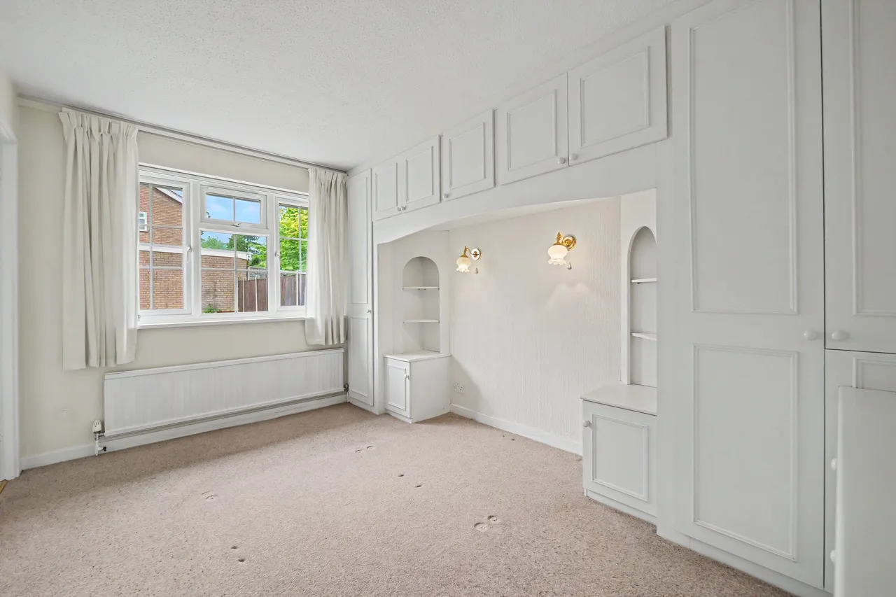 The Yews, Oadby, LE2, photo 14