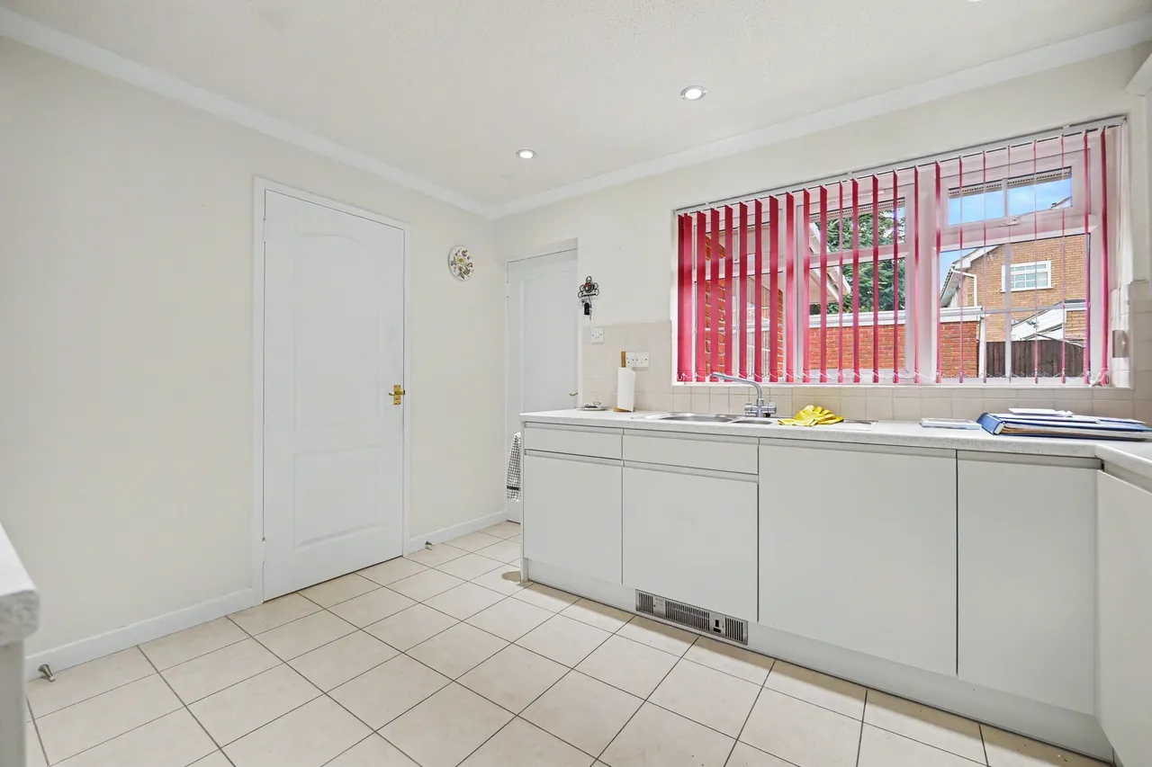 The Yews, Oadby, LE2, photo 7