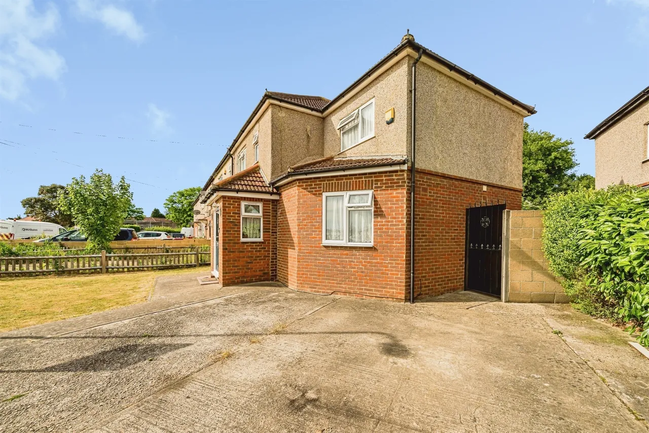 Beechwood Road, SLOUGH, photo 12