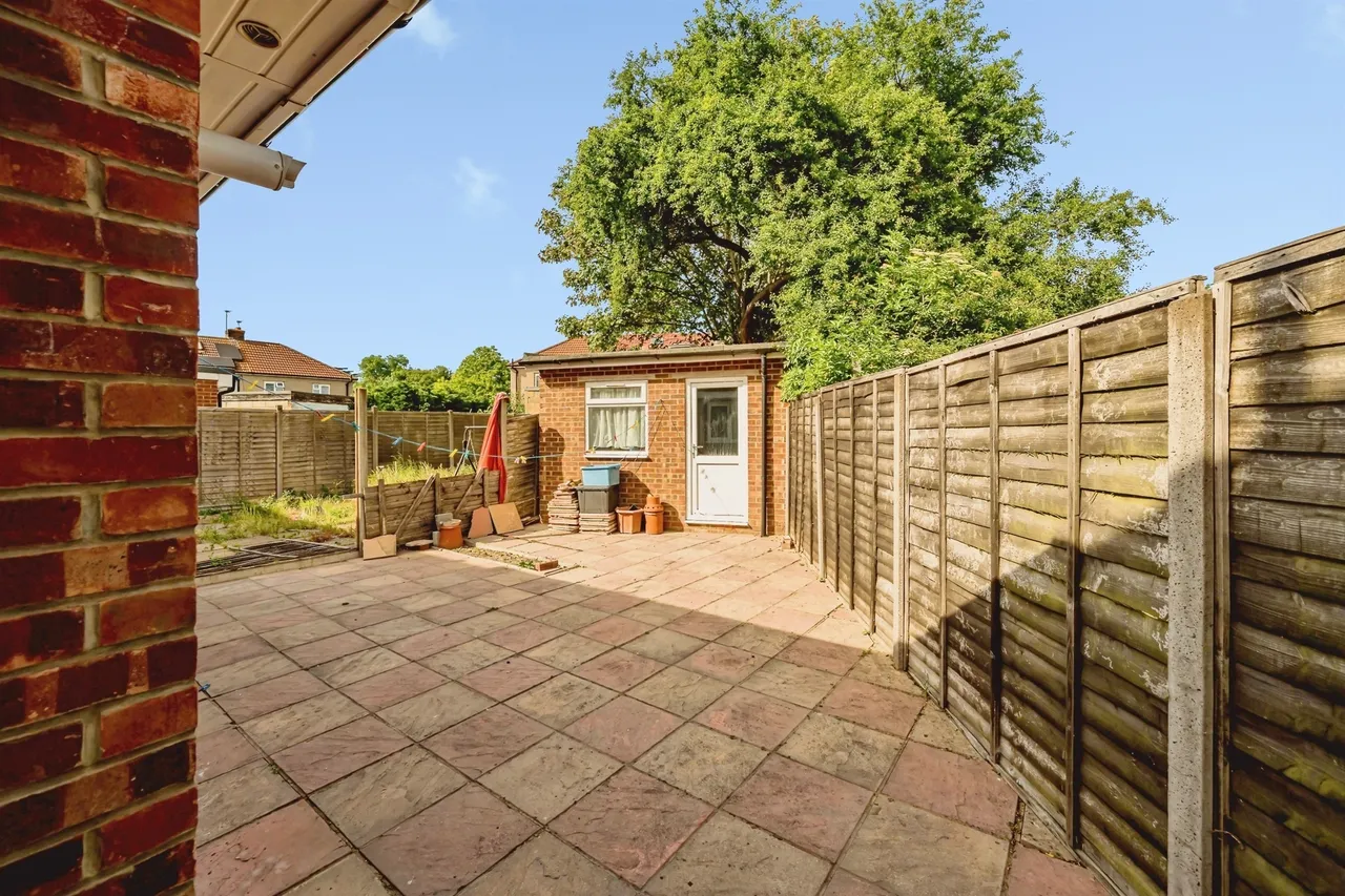 Beechwood Road, SLOUGH, photo 10