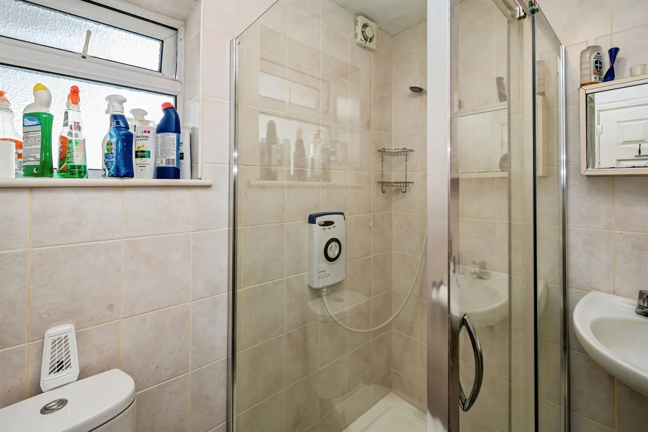 Beechwood Road, SLOUGH, photo 8