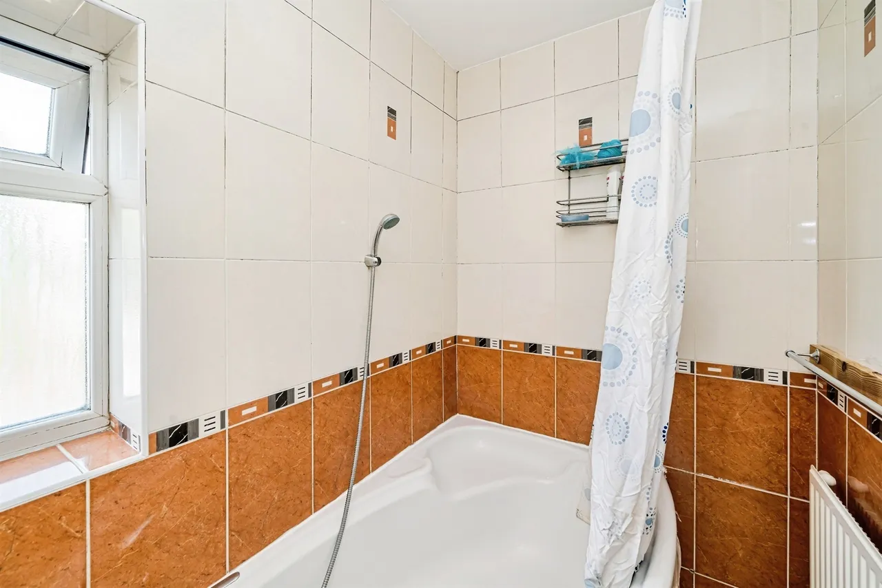Beechwood Road, SLOUGH, photo 11