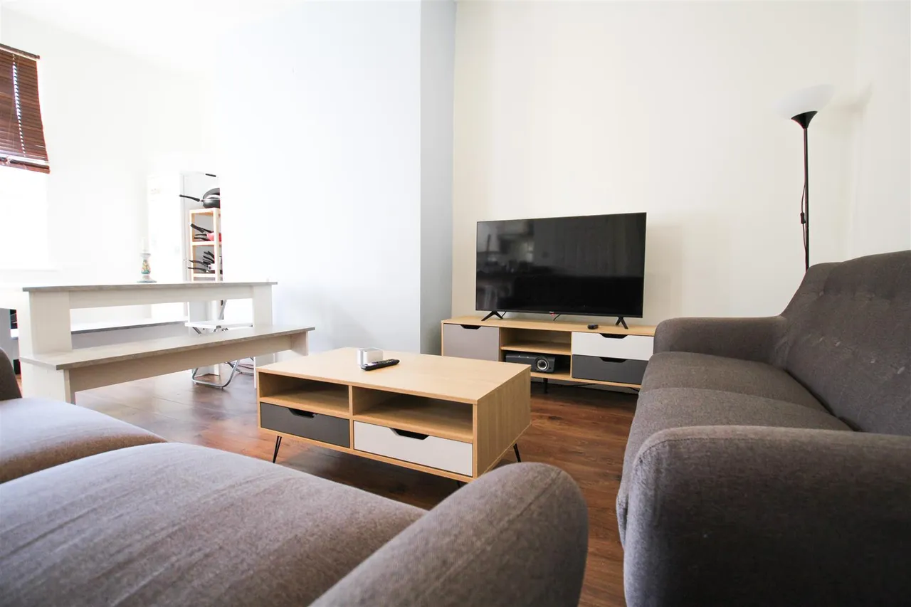 5 bed house to rent, Regent Terrace, Hyde Park, LS6