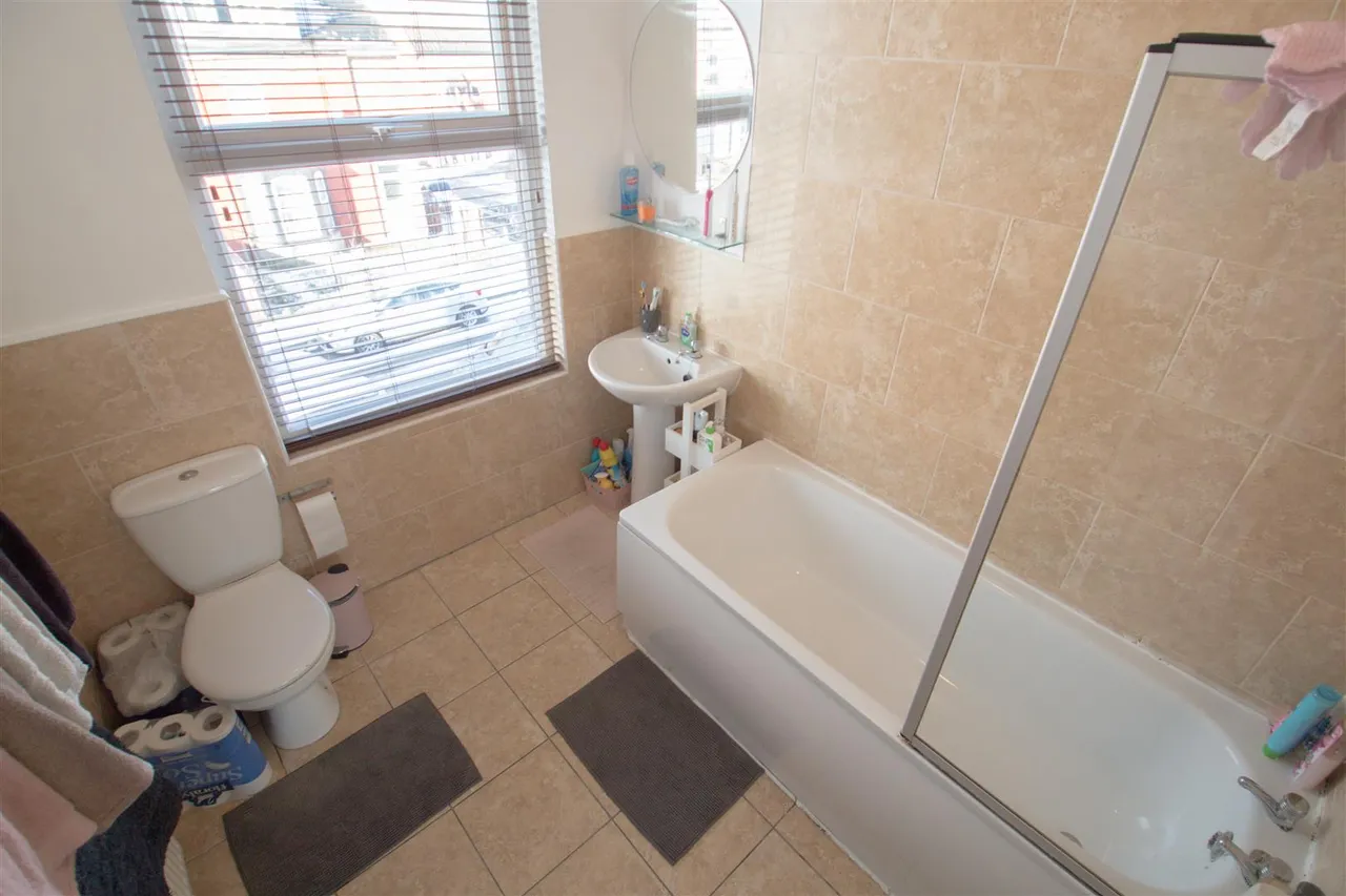 Regent Terrace, Hyde Park, LS6, photo 10