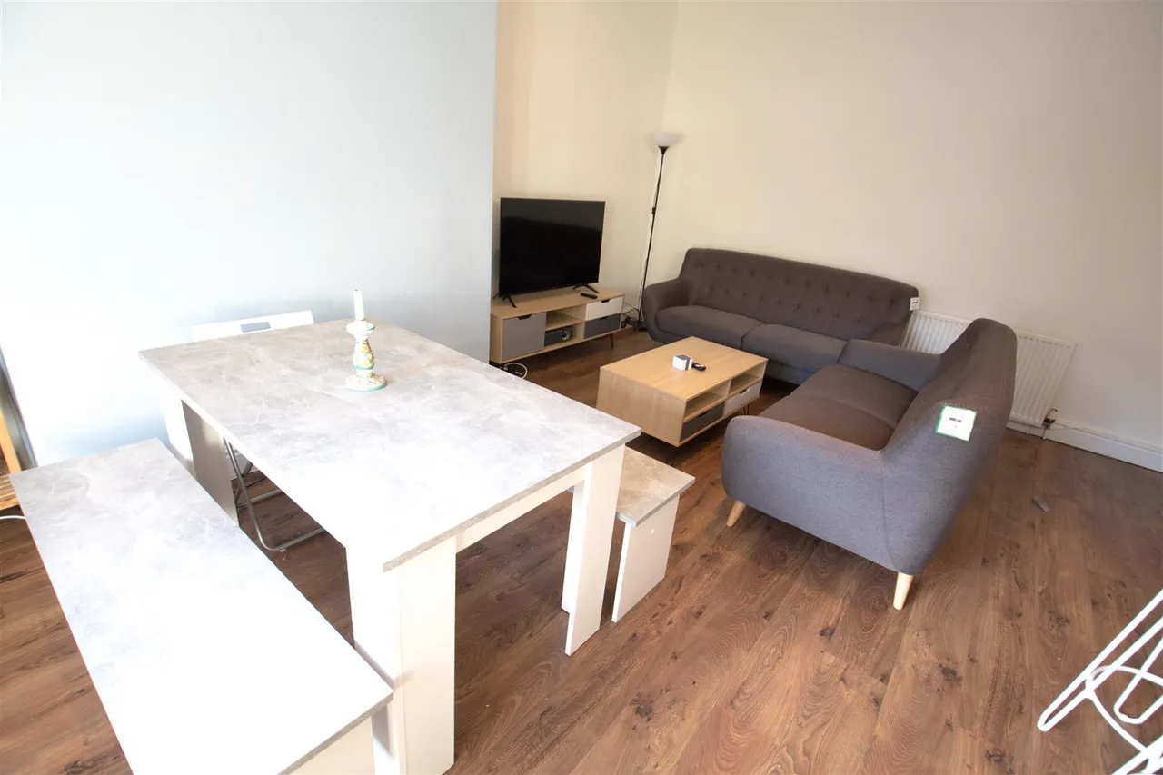 Regent Terrace, Hyde Park, LS6, photo 3