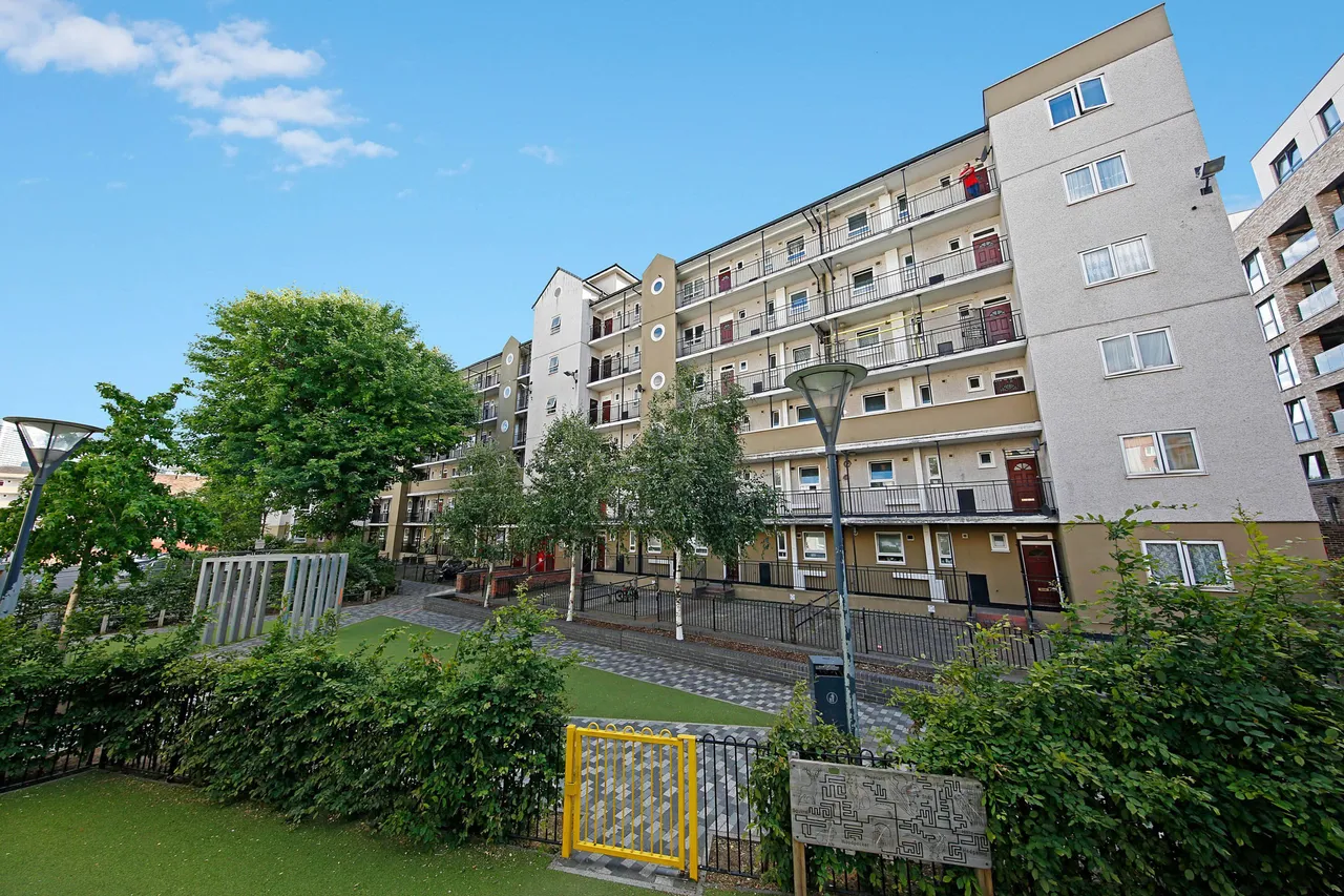 38 Bredel House, St Pauls Way, London, photo 9