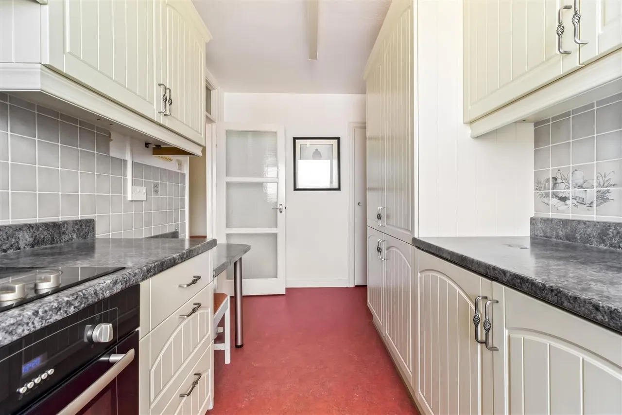 West Parade, Worthing, photo 11