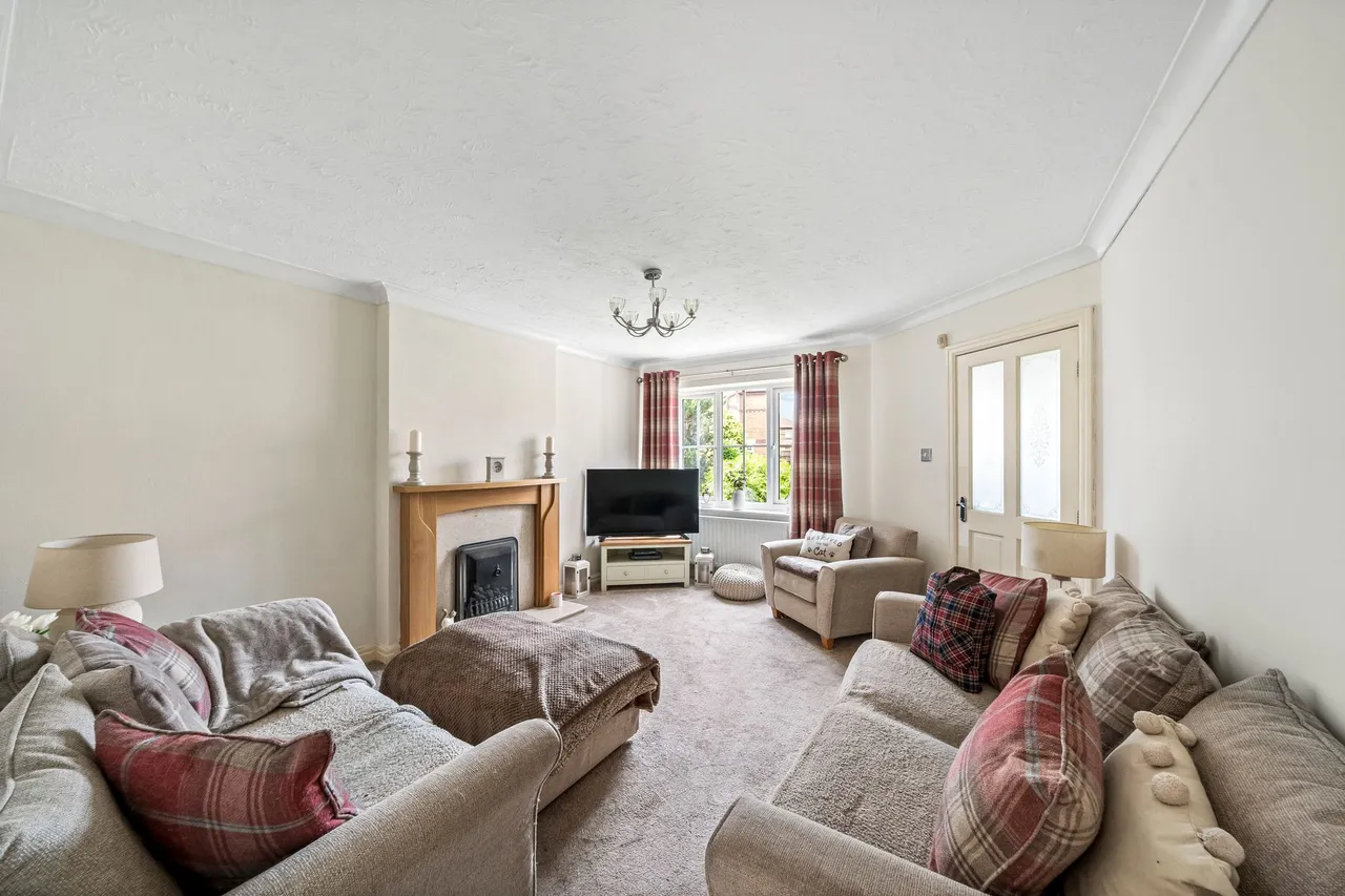 Wotton Drive, Ashton-In-Makerfield, Wigan, WN4 8XR, photo 2