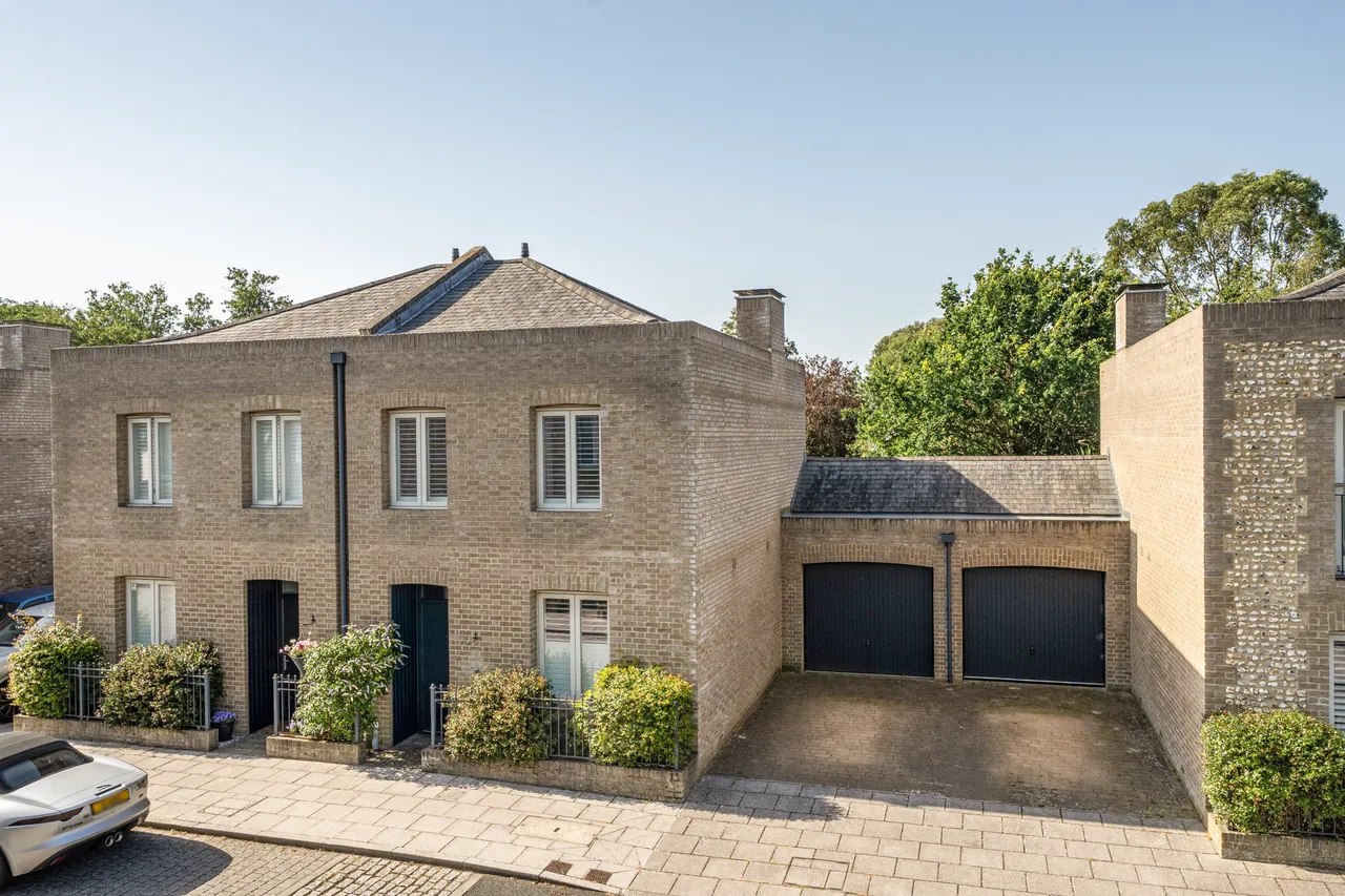 2 bed house for sale — Charlotte Avenue, Chichester, PO19