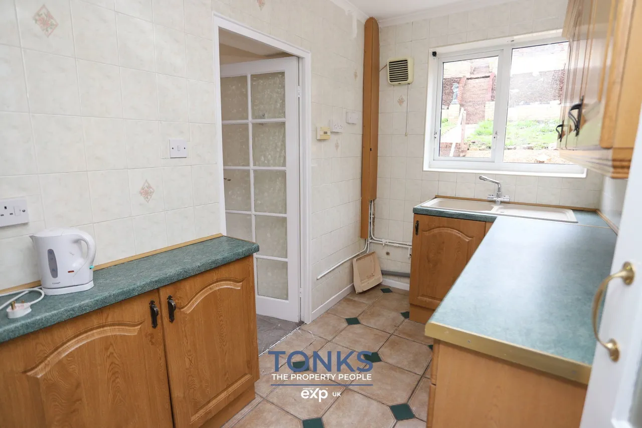 Oldfield Road, Bilston, WV14, photo 5