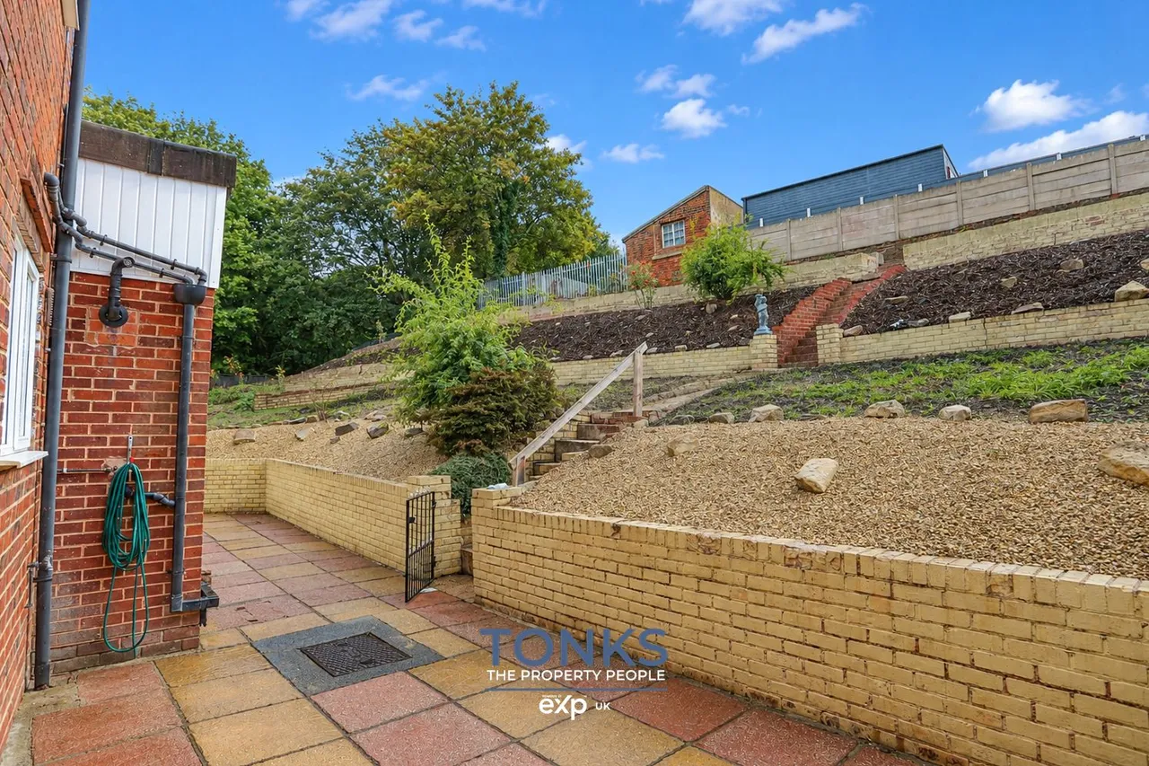 Oldfield Road, Bilston, WV14, photo 20