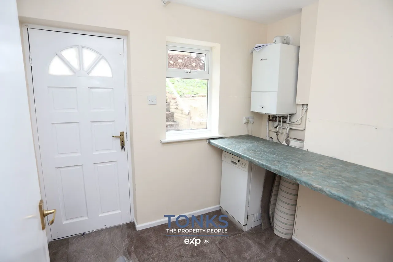 Oldfield Road, Bilston, WV14, photo 10