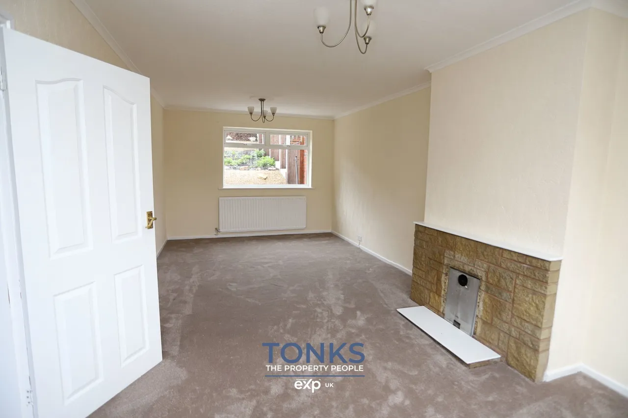 Oldfield Road, Bilston, WV14, photo 2