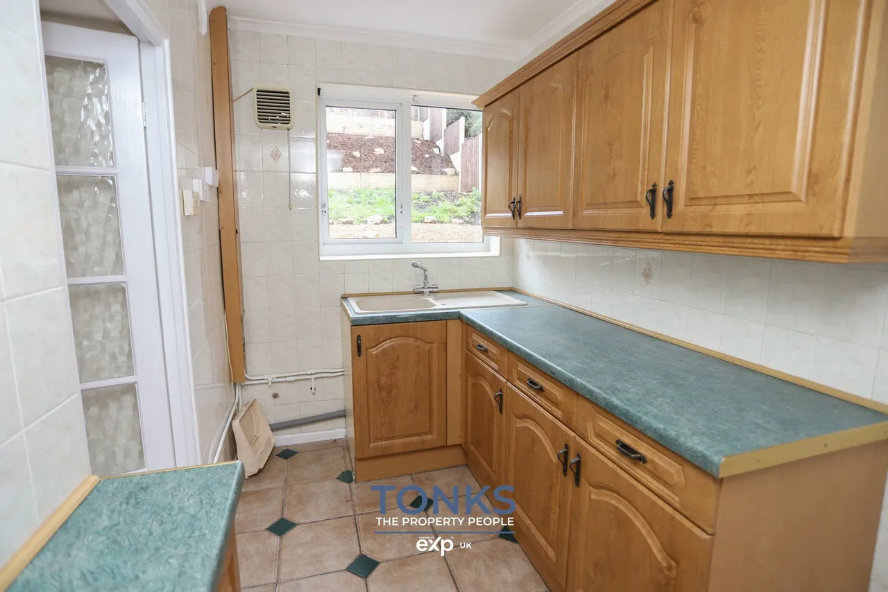Oldfield Road, Bilston, WV14, photo 6