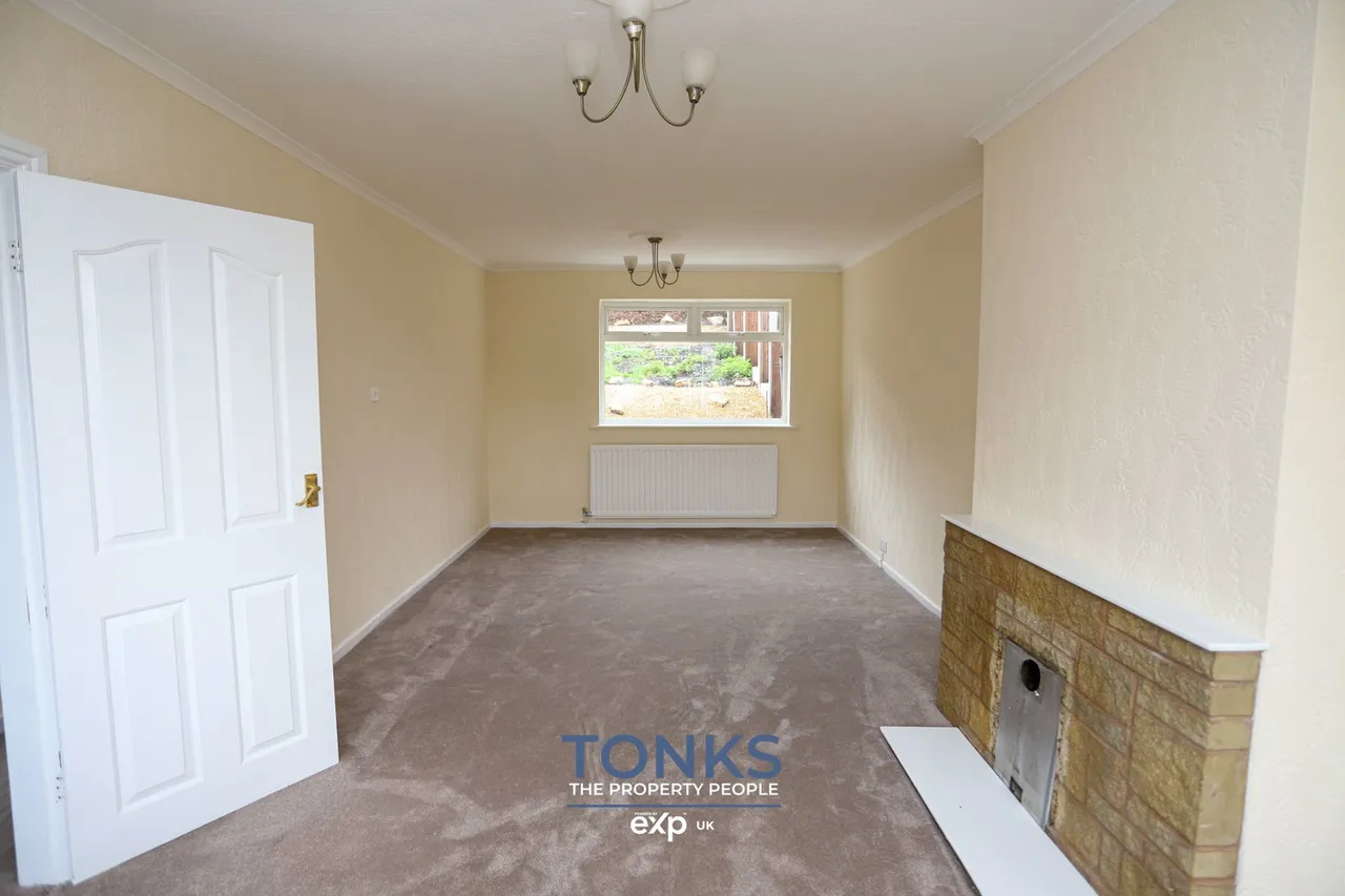 Oldfield Road, Bilston, WV14, photo 3