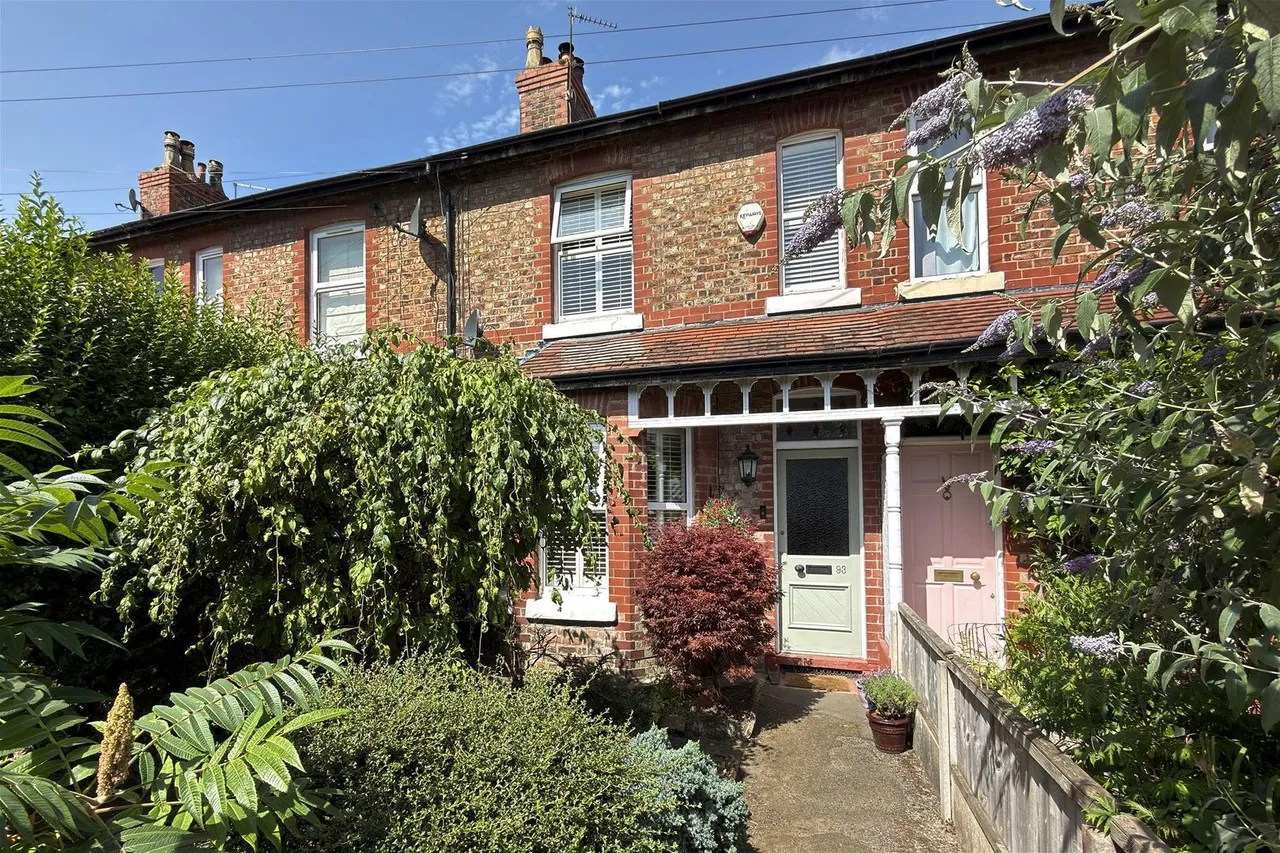 4 bed house for sale — Heyes Lane, Timperley, Cheshire WA15 6EH