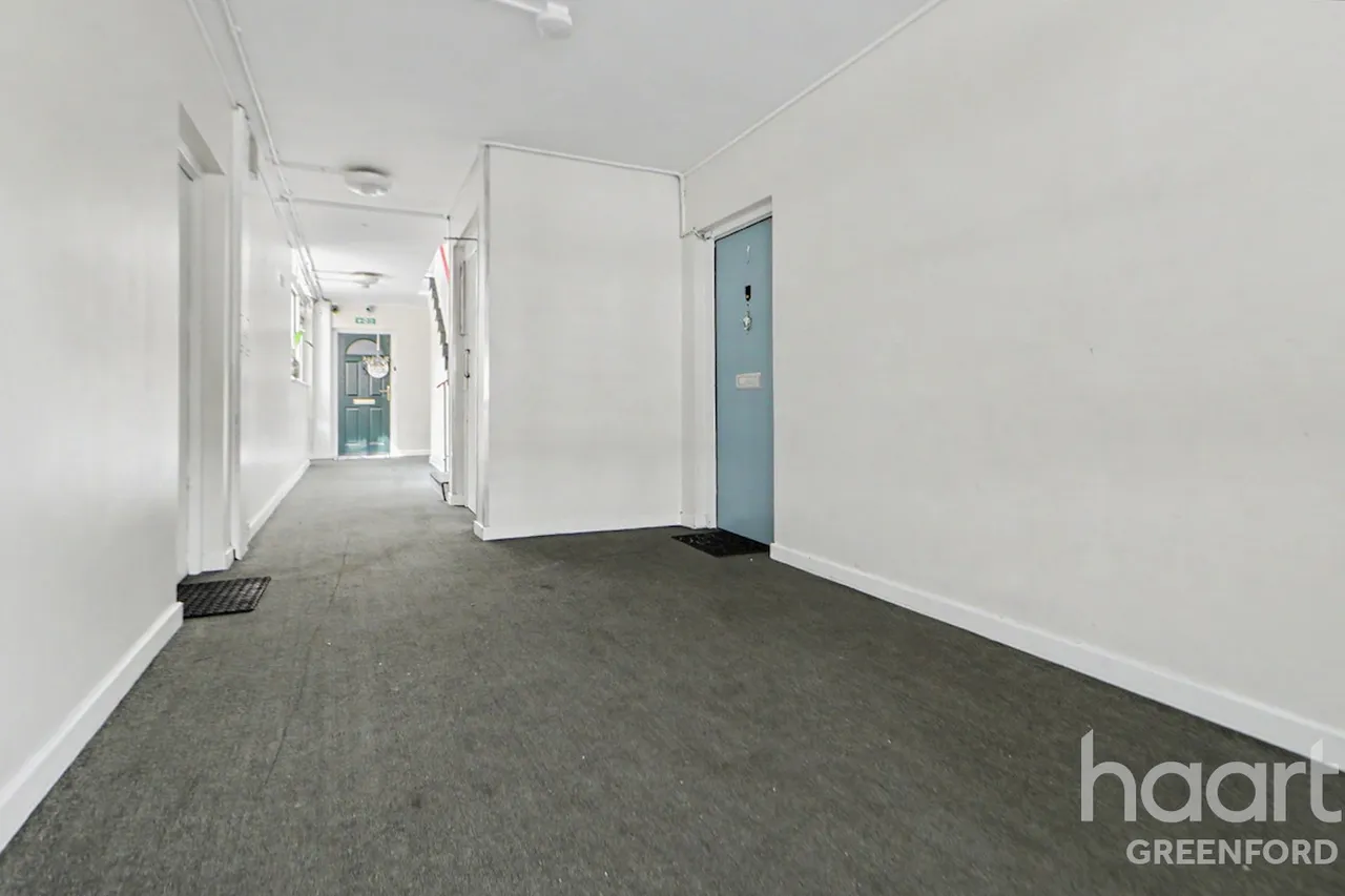 Oldfield Lane South, Greenford, UB6, photo 3