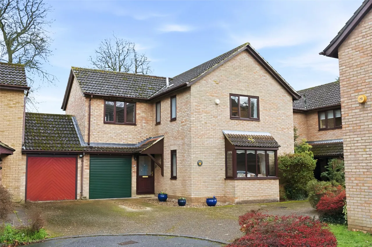 4 bed house for sale — Kingsmead Close, Teddington, TW11 9EP