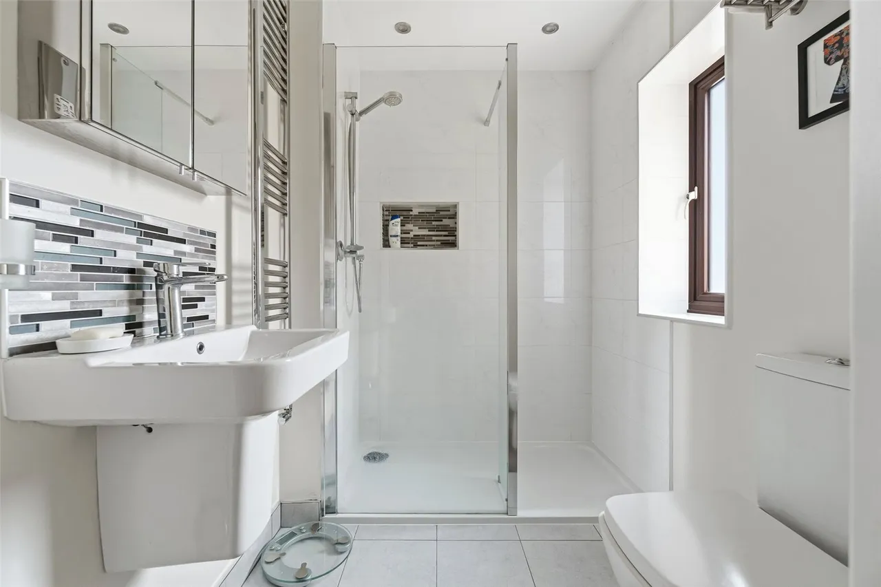 Kingsmead Close, Teddington, TW11 9EP, photo 7