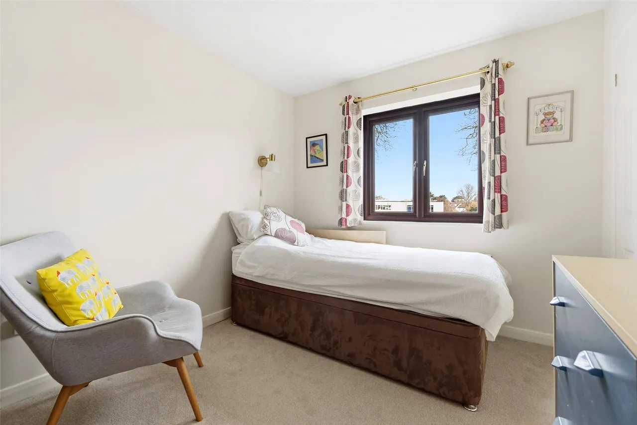 Kingsmead Close, Teddington, TW11 9EP, photo 9